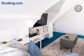 Boho Flat, Sleeps 8, Near Beach Ideal For Groups - Image 5
