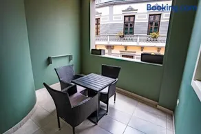 El Puente Holiday Home -Airport - Image 1