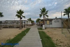 Central Luxury Apartment next to the Beach - Image 3