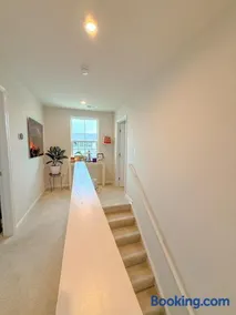 Boho Chic and Airy Retreat- Close to Beach & Park - Image 3