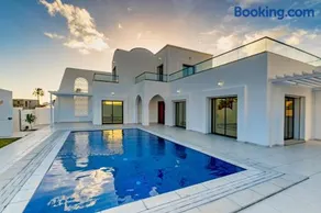 Villa Jasmin Piscine Privée et Terrasses de Détente - Image 1