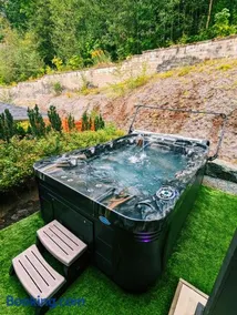 Mountain Retreat with Views, Hot Tub, Games & AC - Image 3