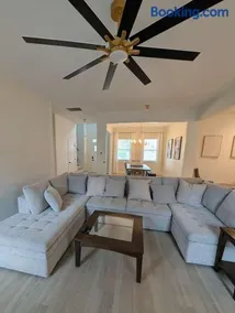 Cozy Modern Retreat in Douglasville - Image 3