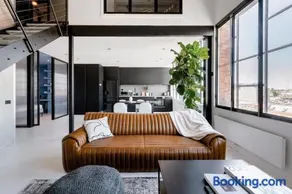 New York Converted Warehouse Apartment in Richmond - Image 1