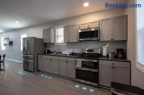 4 Min to Downtown - 11 to Elon - Washer and Dryer - Image 3