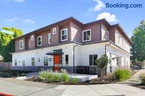 New 2BR1BA Apartment CoLiving Comfort Full - Image 1