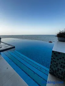 Beachside 2BR Retreat in Durrat Marina - Image 3
