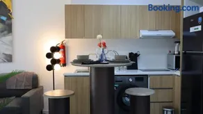 Terminal 1BR Retreat - Modern Comfort & Chic Stay - Image 4