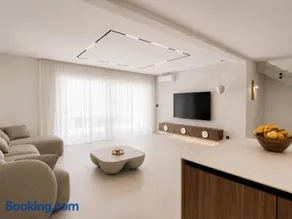 Villa Mariva Sutivan, Modern 4BR & Heated Pool - Image 3