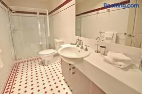 Carnarvon St - Stylish & Comfortable Urban Stay - Image 4