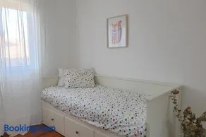 SUPERBRIGHT APARTMENT close to BEACHES & METRO - Image 4
