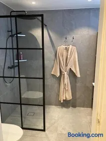 Havsnära villa med vedeldad bastu, perfekt för familjer och företag - Image 4
