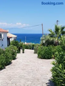Giannis House 2 minutes walk to the beach Peroulia - Image 2
