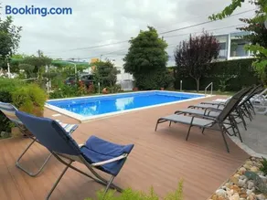 Luxury House with 4 Bedrooms & Pool in Marisol - Image 3