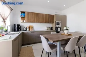 Bayleaf Coastal Apartment - Image 3