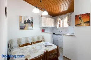Amalia Cottages - Image 3