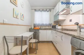 Zentrale Wohnung in Torrox Pueblo mit Bergblick, WLAN, 2 Bädern - Image 4