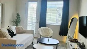 Resort style 1 King and Twin Apt w Gym Pool Hot Tub - Image 1