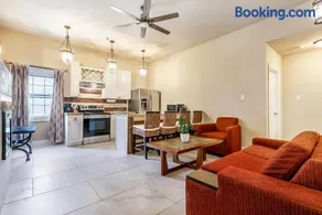 Brand New 5BD Geräumige Eigentumswohnung in Nola - Image 2