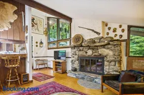 Perfect secluded 3 bedroom cozy getaway home Hawk Landing - Image 1