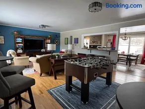 THE HUB 3BD 2BA Entire House FRESH FUN 1980s Board Game Vibe beside Letchworth State Park & near SUNY Geneseo - Image 1