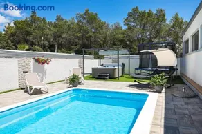 ANAI Serenity apartment , private heated pool and Hot Tub - Image 3