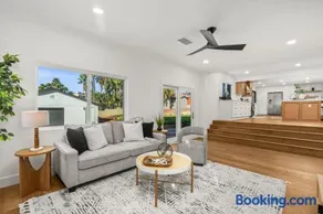 Spacious Modern Farmhouse Retreat with Two Kitchens and Pool - Ideal for Large Groups and Families - Image 4