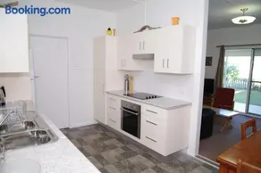 Fleur Cottage, 7 Willow Street - Image 1