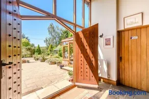 Spacious 5 bed Barn in the Heart of Worcestershire - Image 3