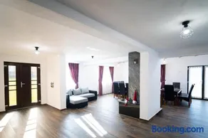Hillside Chalet - Image 1