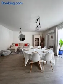 Gorgeous town house - Image 1
