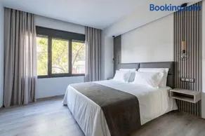 EN Suites Stylish & Comfort Stay near Acropolis - Image 1