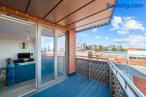 2bed Flat with FREE Parking, Close to Heathrow - Image 1