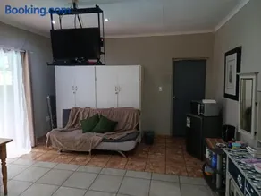 SMAPERS GUESTHOUSE - Image 2