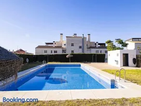 Ático con vistas al mar, piscina y parking - Image 4