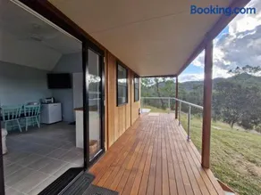 Cosy Quiet Retreat and Stunning Valley Views - Image 5