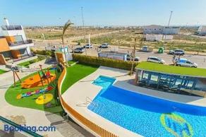 201 Lamar Resort Luxury Alicante-Holiday - Image 2