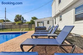 Ultimate Group Escape Heated Pool - 12 Guests - Image 2