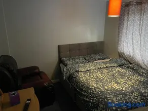 1 bedroom in 3bed house - Image 3