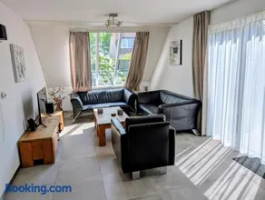 6 Persoons Vakantie Villa, met Sauna en grote tuin aan de Noordzee - Image 1
