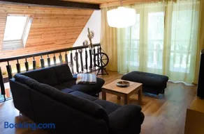 Summer house near lake - Image 1