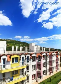 2 bedroom flat in Balchik - Image 1