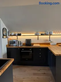 The Writers Lodge, serene luxury country escape - Image 3