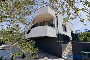 Villa Helvetia with heated pool - Image 2