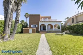Beachfront Rental Home & Sea Views by Invalencia - Image 1