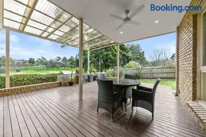 Direct access to Park 4 Bedroom Nice House - Image 3