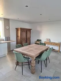Charmant appartement de vacances avec jardin, terrasse et barbecue | Vue jardin - Image 3