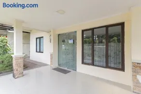 Urbanview Roemah Tebet by RedDoorz - Image 3