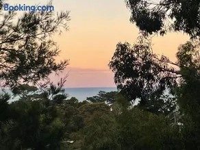 Seaview Treehouse - three minute walk to the beach - Image 2