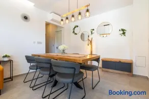 Andrea Deluxe Apartment with Pool - Image 4